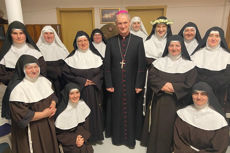 Nadbiskup Kutleša predvodio misno slavlje proslave svetkovine Gospe Fatimske u Samostanu svete Klare